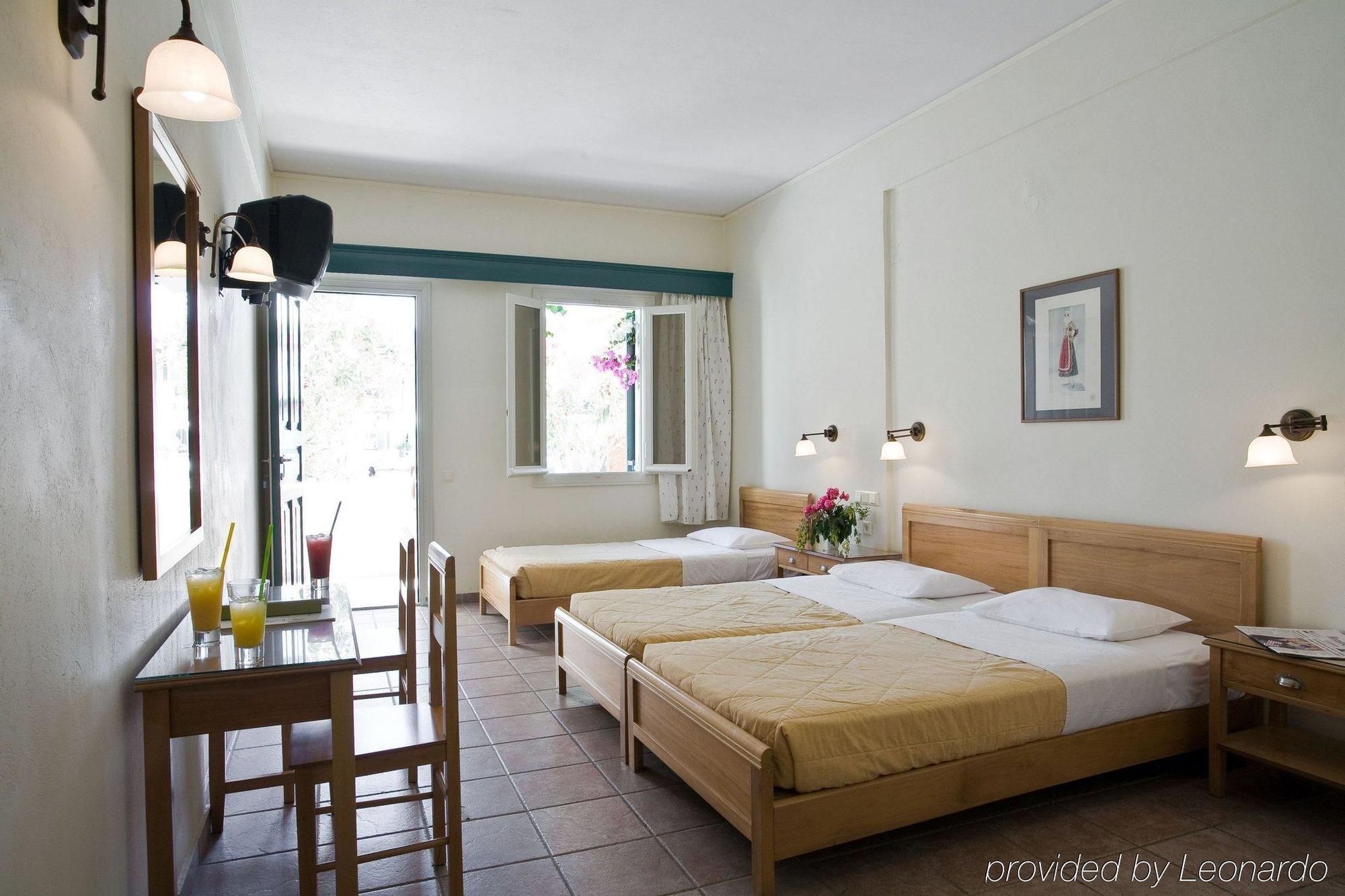 Rose Bay Hotel Kamári Szoba fotó